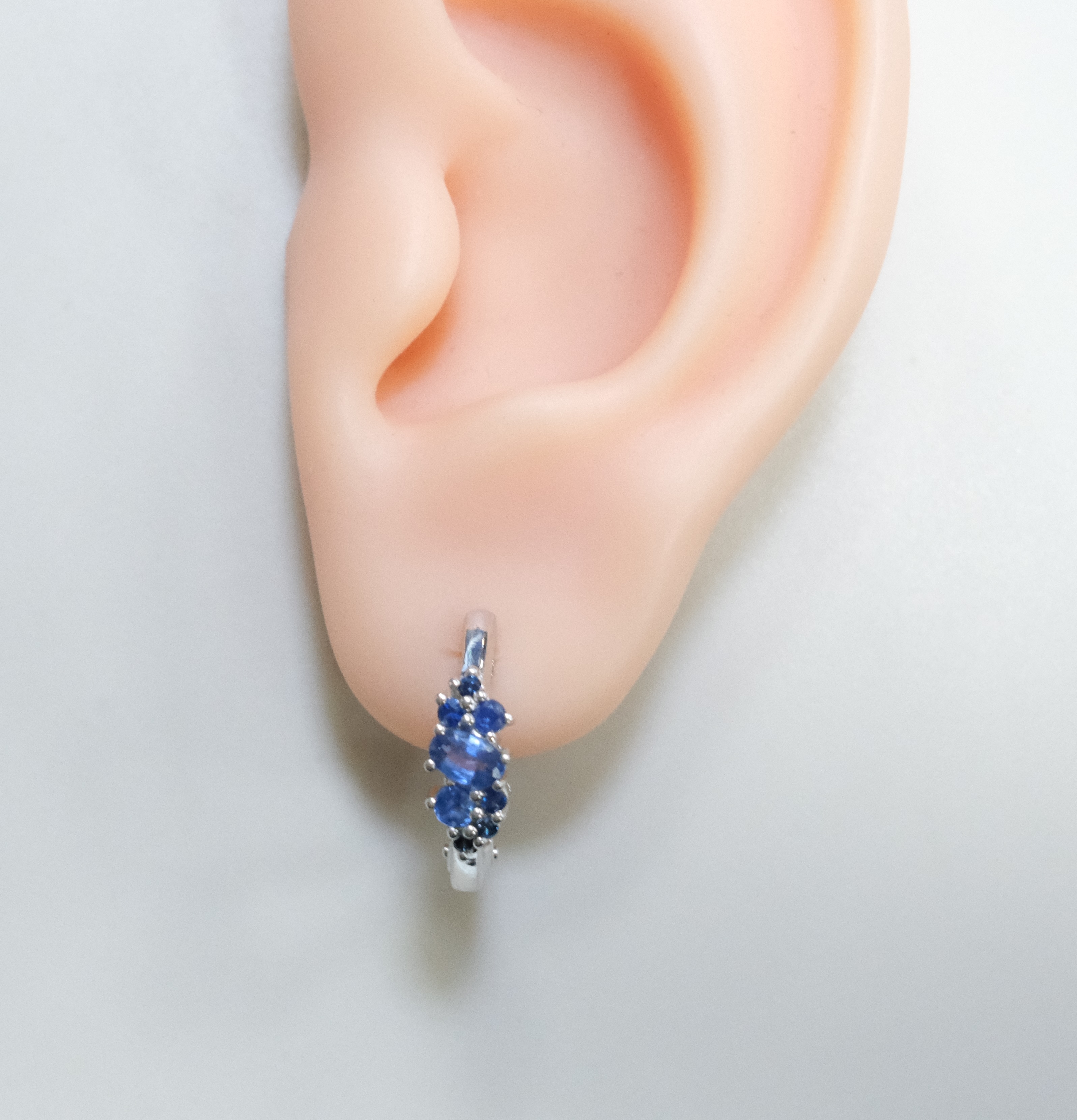 Серебряные серьги с сапфирами